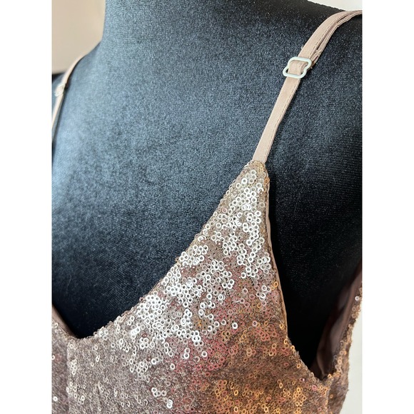 TOBI Shana Gold Sequin Crop Top Spaghetti Strap V-Neck Size L - Picture 5 of 6